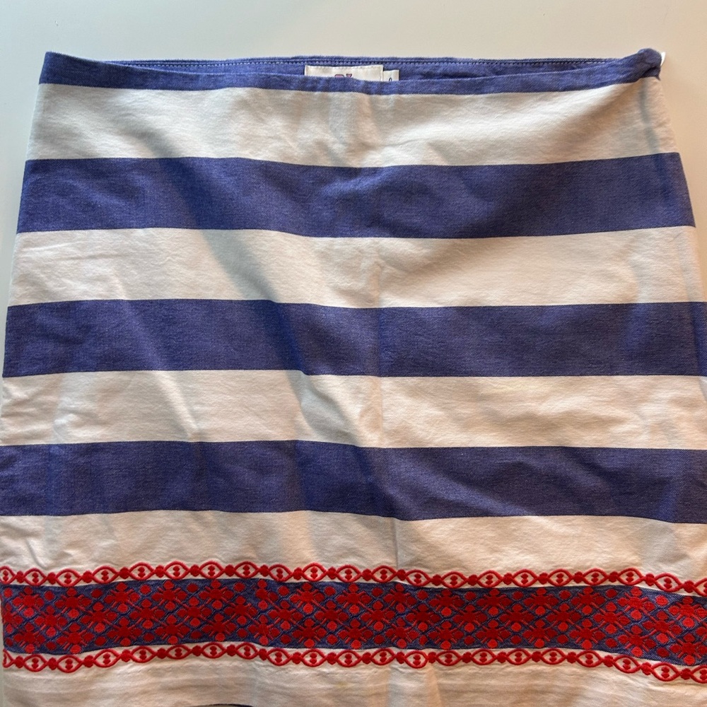 Vineyard Vines Blue and White Mini Skirt with Red Embroidery